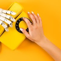 mano robot telefono