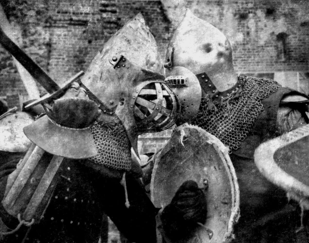 Caballeros con armadura medieval