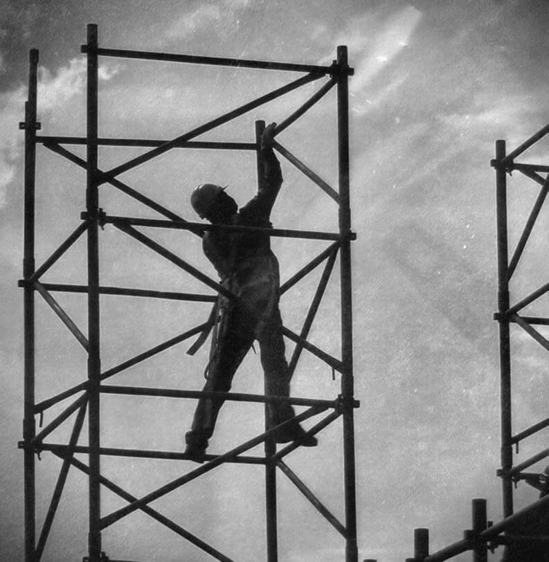 Operaio su impalcatura