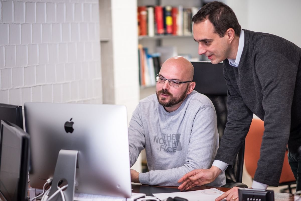 Marco Cevoli y Sergio Alasia de Qabiria en la oficina